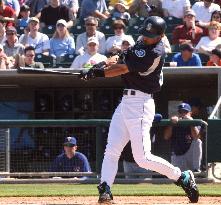 Mariners' Ichiro goes 3-for-4 against Rangers